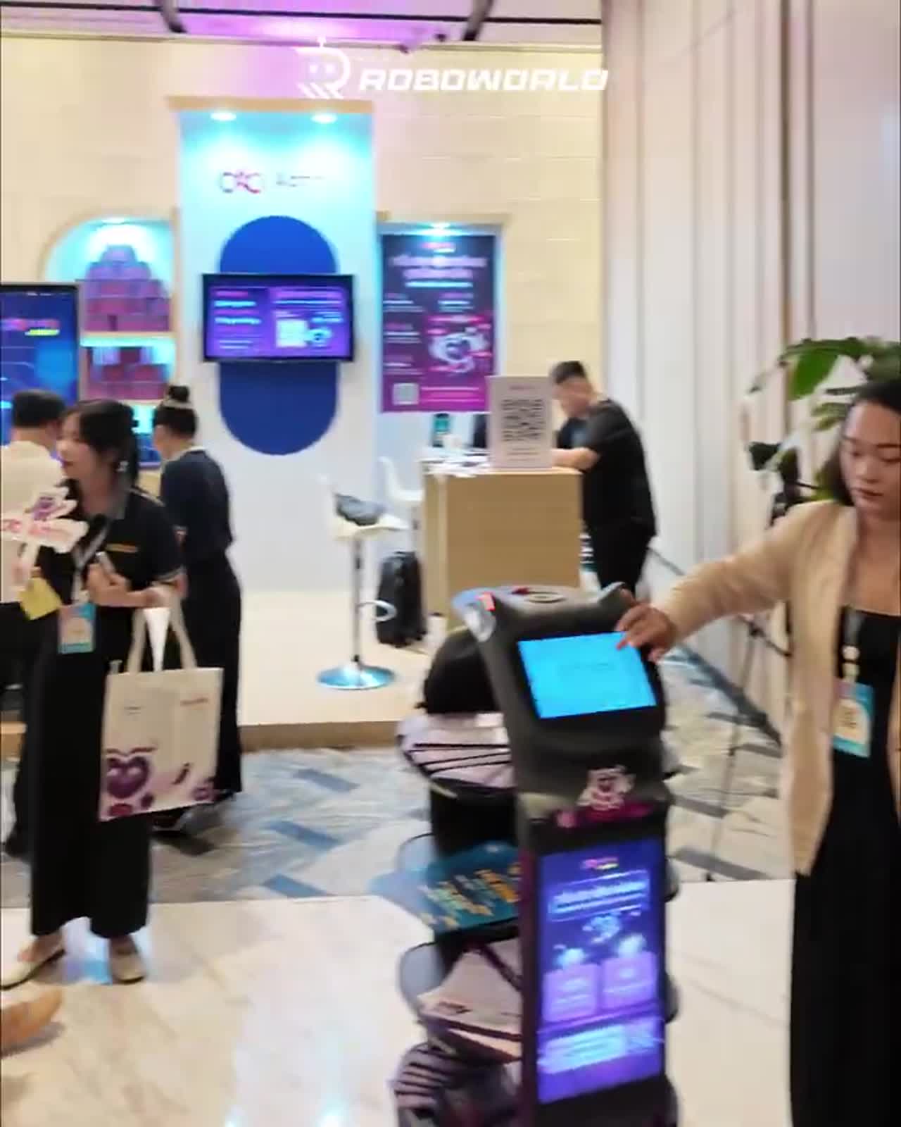 Robot Roboworld tại sự kiện Meta
