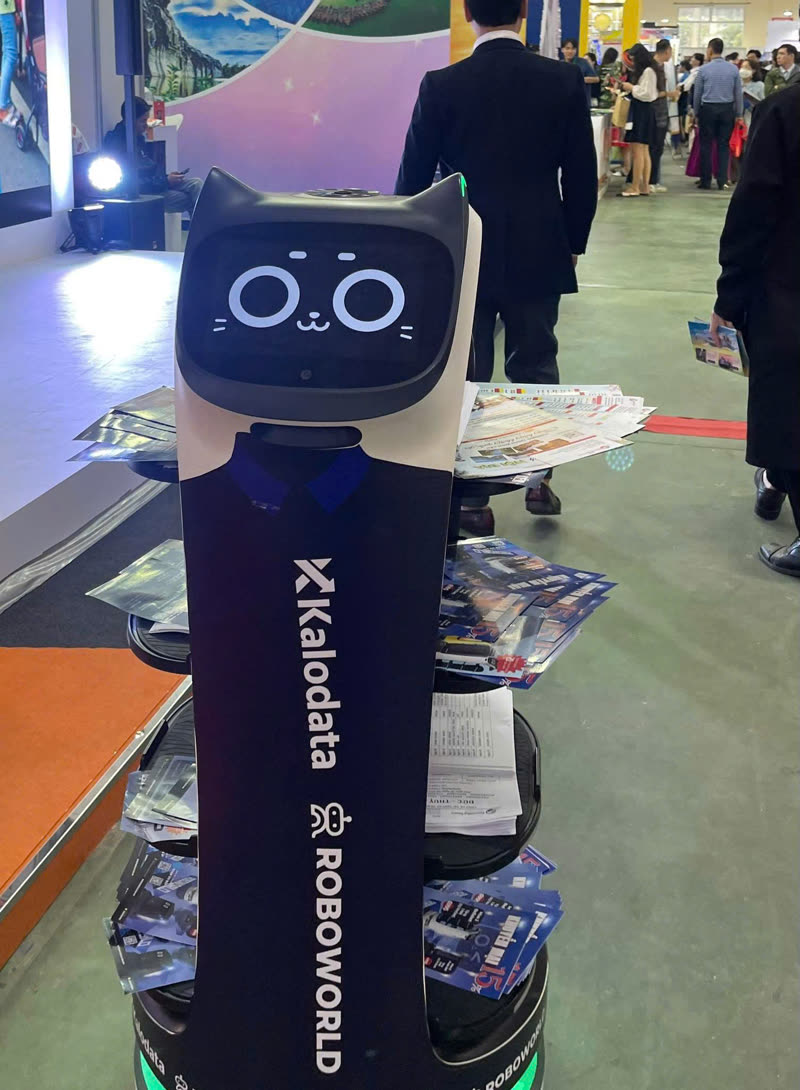 Robot tại hội chợ VEC